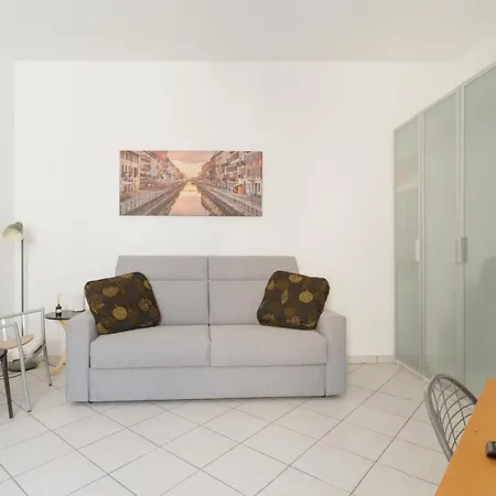 Guesthost - Comfy X2 In Navigli District *