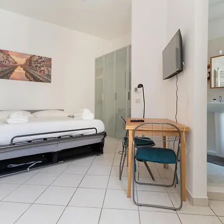 Appartement Guesthost - Comfy X2 In Navigli District Milaan