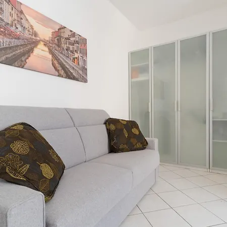 Appartement Guesthost - Comfy X2 In Navigli District Milaan