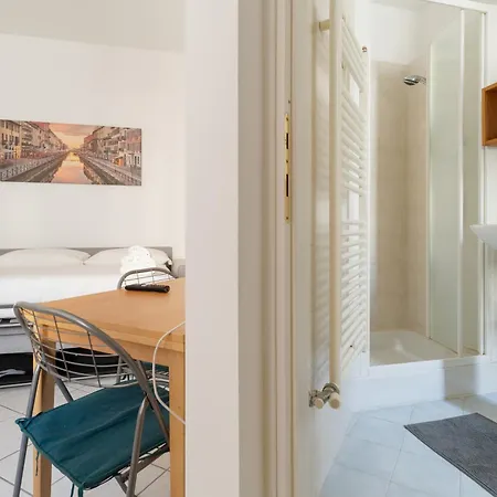 Guesthost - Comfy X2 In Navigli District Appartement *